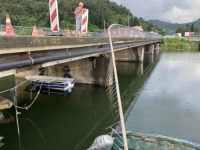 FOTOGRAFIJE NESREĆE U KOJOJ SU POGINULI SREĆKO I JOŠ DVOJICA MUŠKARACA: Auto sletio u rijeku, mještani u šoku (FOTO)