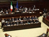 PLOD DOGOVORA RAME I MELONI: Italijanski parlament odobrio kontroverzni zakon o transferu migranata