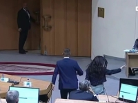 POGLEDAJTE SUKOB U PARLAMENTU BiH: Sanja Vulić potrčala za Kojićem da spriječi tuču...(VIDEO)