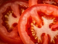 TRIK JE VRLO JEDNOSTAVAN: Kako odabrati pravi domaći paradajz, a ne onaj iz plastenika...