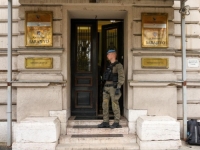 SUMNJA NA NEZAKONITO ZAPOŠLJAVANJE: Policija izuzima dokumentaciju iz Ministarstva finansija KS na čijem je čelu član ZNG-a