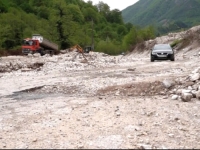 RJEŠENJE PROBLEMA SE NE NAZIRE: Ovo je dionica magistralnog puta koju mještani koriste na vlastiti rizik