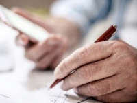 DOLIJALA PREVARANTICA: Uhapšena penzionisana profesorica koja je građanima otimala stanove