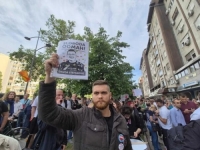 'BATINAŠI NISU JUNACI': U Novom Sadu protest zbog aktivista SNS-a koje vlast u Srbiji smatra 'herojima', a Vučić je zatražio...,