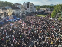 OBMANA I POSLJEDNJE LAŽI: Beogradski tablodidi lagali o broju prisutnih na Včićevom skupu; Iako su SNS-ovci bukvalno tjerali ljude na miting, nisu mogli skupiti više od...