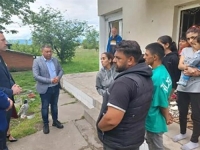 DETALJI UŽASA U SUSJEDSTVU: Porodica s malom bebom napadnuta ispred kuće, tukli ih i prijetili spaljivanjem...