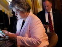 ŠEFICI OSOBLJA BIJELE KUĆE HAKOVAN TELEFON: Visokim dužnosnicima Amerike stizale čudne poruke, FBI pokrenuo akciju