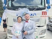 LJUBAV NA TOČKOVIMA: Mladoženja po mladu stigao u okićenom šleperu, Fojnica u čudu gledala svadbenu kolonu