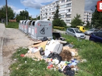 'SB' NA ULICAMA SARAJEVA NAKON IZBIJANJA ZARAZE: Gomile smeća i kabastog otpada pored kontejnera (FOTO)