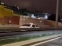 NESTVARNA SCENA NA MOSTARSKOJ PETLJI: Taksi punom brzinom jurio u kontra smjeru (VIDEO)
