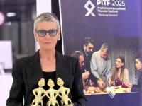 SNAŽAN UTISAK OSTAVILA TATJANA ŠOJIĆ: Kamerni teatar 55 osvojio više nagrada na prestižnom festivalu u Prištini s predstavom 'Ljubičasto'