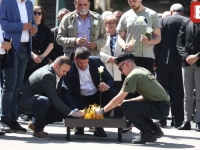 PODSJEĆANJE NA VELIKI SKANDAL TUŽILAŠTVA BIH: Kako je Milomir Savčić, komandant jedinice koja je učestvovala u genocidu, izbjegao pravdu u BiH. Njegovi saborci su danas položili cvijeće u Dorovoljačkoj (VIDEO)