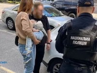 MAJKA JE POKUŠALA PRODATI DVOGODIŠNJEG SINA ZA 21.500 EURA: Policija objavila fotografije hapšenja
