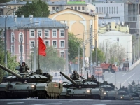 DOLAZE SLIČNI NJEMU: Putin organizuje najveću paradu ikada, pogledajte kako teku pripreme... (FOTO)