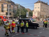 UŽAS U NJEMAČKOJ: Luksuzni Mercedes zabio se u okupljene na stanici (FOTO, VIDEO)