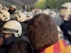 DRAMATIČNO U NOVOM SADU: Jake policijske snage u opremi za razbijanje demonstracija štitovima udarali studente, pogledajte snimke s lica mjesta....