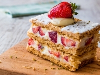 NAPRAVITE MILLE-FEUILLE S JAGODAMA: Donosimo recept sa vikend-poslasticu, obavezno se upustite u ovo gastro-avanturu