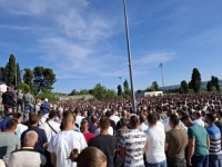 MOSTAR TUGUJE: Obavljena kolektivna dženaza i ukop stradalih Dalile, Almina i Enisa