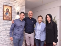 DVA OLOŠA UBIŠE MILOŠA: Ana Brnabić se u Doboju 'na svemu' zahvalila očuhu studenta Miloša Pavlovića; biološki otac mu je pobjegao u Srbiju zbog trgovine drogom!
