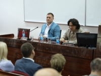 NOVI POTEZ OČAJNOG DODIKA: Doveo blogera da se dodvori Trumpu, ali uzalud?