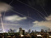 KAKVE RAKETE JE ISPALIO IRAN VEČERAS: Baražna paljba na Tel Aviv