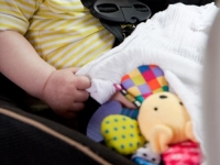 NEMAR RODITELJA: Ostavili bebu samu u zaključanom automobilu parkiranom na suncu
