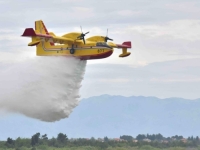 GORI VATRA U BLIZINI KNINA: Isključena struja, podignuta dva kanadera i dva air traktora