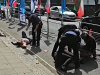 SUKOB KOD AMBASADE IRANA U LONDONU: Grupa muškaraca napala protestante protiv...