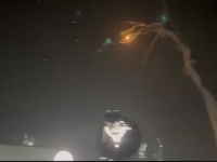 STIŽU SNIMCI SA MJESTA UDARA: Pogledajte kako iranske rakete padaju na Tel Aviv (VIDEO)