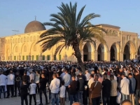 ZA SLOBODU I MIR: Hiljade Palestinaca klanjalo bajram-namaz u džamiji Al-Aksa (VIDEO)