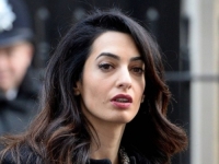 ELEGANTNO MODNO RJEŠENJE: Amal Clooney izgleda predivno u haljini koja spaja glamur i prirodu (FOTO)