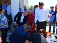 DRAMA NA DUGOJ NJIVI: Dodik držao govor, Miličević i Petrović prvi pritekli u pomoć djevojci kojoj je pozlilo