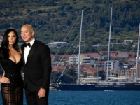 BLIŽI SE DAN 'D': Bezosova luksuzna mega jahta uplovila u marinu u susjedstvu, a svi se pitaju samo jedno... (FOTO)