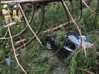 APOKALIPTIČNI PRIZORI U AUSTRIJI: Pogledajte kakvu je štetu nanijela strašna oluja u poslijepodnevnim satima (FOTO)