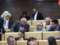 ZA 5,5 GODINA I PREVIŠE INCIDENATA: Ovo su zastupnici iz Parlamenta FBiH koji traže zatvaranje migrantskog kampa u Blažuju