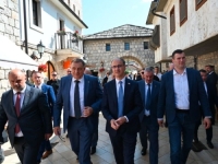'BJEGUNAC' DODIK S MACUTOM PROŠETAO VIŠEGRADOM I PORUČIO: 'Mi nismo bosanski Srbi, mi smo Srbi'