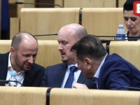 POČELA SJEDNICA DOMA NARODA FBiH: Danas nema zmije u sali, ali zato Zahiragić poručuje: 'E, neće da može!' (FOTO)