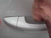 TRIK JE VRLO JEDNOSTAVAN: Vlasnici Volkswagen vozila se hvataju za glavu kada zakaže baterija, a trebaju samo učiniti ovo...