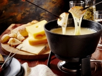 VRIJEME JE ZA FONDUE: Topljeni sir koji miriše na Švicarsku i okuplja ekipu