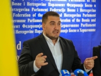 HARIS ZAHIRAGIĆ PROZIVA TROJKU: 'Pod krinkom borbe protiv femicida pokušava se uvaljati zakonsko prepoznavanje istospolnih zajednica'