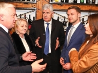 POSTROJAVANJE U SARAJEVU: Stranke Trojke, opozicije iz RS-a i HDZ BiH na sjednici PIC-a...
