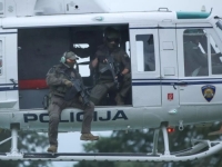 AKCIJA U SUSJEDSTVU: U toku potjera za bjeguncima, povrijeđenog policajca prevezao helikopter