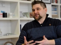 HIKMET KARČIĆ ZA 'SB': 'Srbija i RS ulažu milione eura u negiranje genocida'