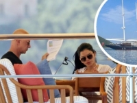 PRIZOR KOJI PRIVLAČI POGLEDE: Milijarder Jeff Bezos sa luksuznom jahtom uplovio u marinu kod Splita