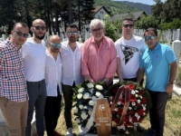 SVI NA KOŠEVO: Delegacije Sarajeva i Željezničara zajedno obišle mezar Dženana Uščuplića uoči derbija