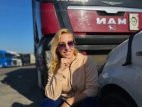 SAMOHRANA MAJKA MELISA MUJČINOVIĆ: Hrabra vozačica vozi kamion kako bi djeci osigurala bolje sutra (FOTO)