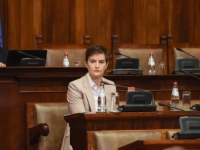 BIJESNA JE: Brnabić u prijenosu uživo opsovala majku poslanici u Skupštini Srbije? (VIDEO)