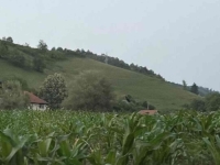 TRAGEDIJA KOD TUZLE: Muškarac izvršio samoubistvo aktiviranjem bombe, komšije otkrile mogući uzrok...