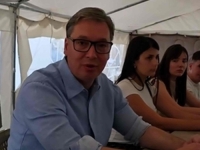 NIKO NE SMIJE DA IH BIJE, OSIM NJEGOVE POLICIJE: Vučić se javio iz Ćacilenda dok žandarmerija tuče građane Srbije (VIDEO)