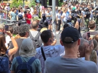 NAPETO U SRBIJI: Policija uklanja blokade, građani i studenti postavljaju nove